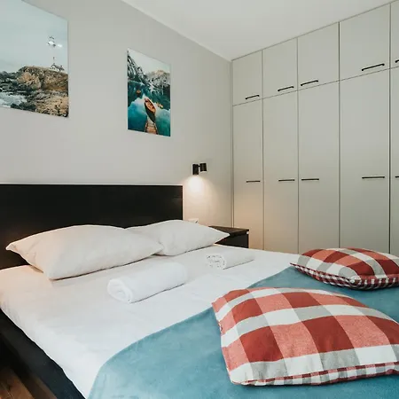 Domus Aurea Free Parking Garden Balcony アパート クラクフ