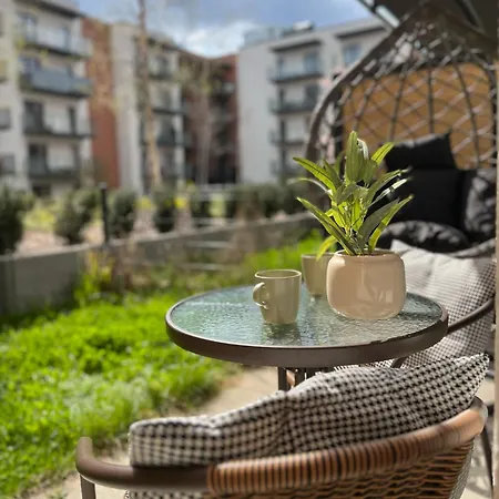 Domus Aurea Free Parking Garden Balcony アパート