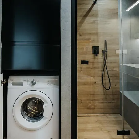 Domus Aurea Free Parking Garden Balcony Lägenhet *