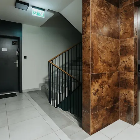 Domus Aurea — Garden, Balcony & Free Parking Apartamento