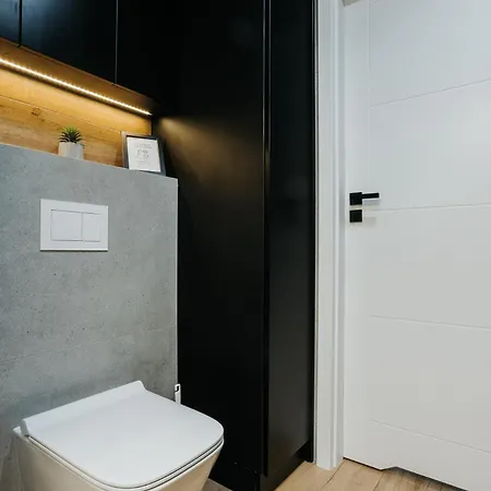 Domus Aurea — Garden, Balcony & Free Parking Apartamento Cracovia