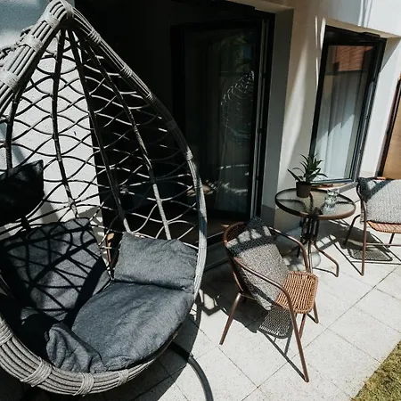 Domus Aurea — Garden, Balcony & Free Parking